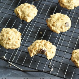 Banana and Dark Chocolate Chip Oatmeal Cookies Recipe Perfect for Desserts and Snacks! www.uncommondesignsonline.com