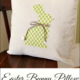 Easter Bunny Pillow. Learn how to applique this easy bunny in no time! www.uncommondesignsonline.com #Easter #Pillows
