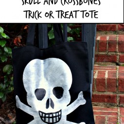 Make your own skull and crossbones tote bag for trick or treating this Halloween! ~ Uncommon Designs