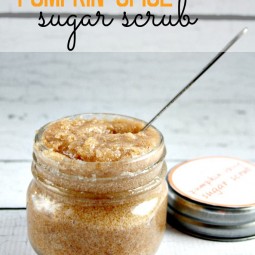 Learn how to make a Pumpkin Spice Sugar Scrub with a Free Printable Tag by Uncommon Designs