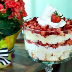 A simple, but oh-so delicious strawberry shortcake trifle recipe. Dessert has never been so good!