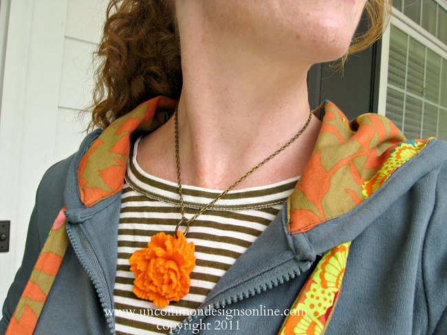 Adorable sweatshirt update with beautiful fabric! Take a plain hoodie up a notch and create this fun and stylish fabric lined hoodie. #sewing #fabric #annamariahorner #hoodie #refashion Adorable sweatshirt update with beautiful fabric! Take a plain hoodie up a notch and create this fun and stylish fabric lined hoodie. #sewing #fabric #annamariahorner #hoodie #refashion