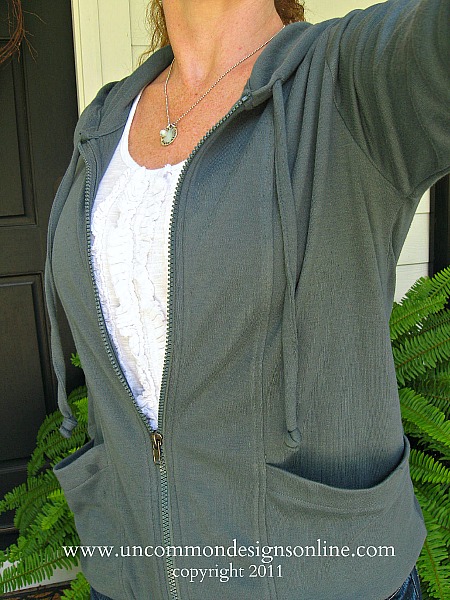 Adorable sweatshirt update with beautiful fabric! Take a plain hoodie up a notch and create this fun and stylish fabric lined hoodie. #sewing #fabric #annamariahorner #hoodie #refashion Adorable sweatshirt update with beautiful fabric! Take a plain hoodie up a notch and create this fun and stylish fabric lined hoodie. #sewing #fabric #annamariahorner #hoodie #refashion